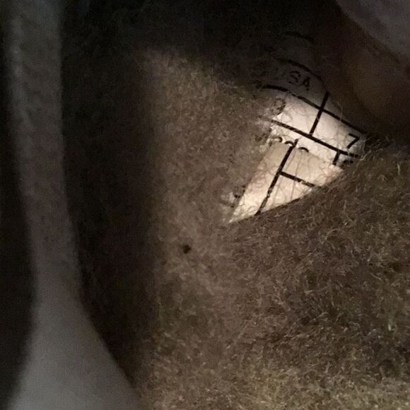 Womens’s Ugg fuzzy slide slippers - Picture 4 of 4